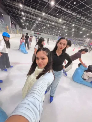 21% Off Ice Skating at SM MOA, Megamall: Enjoy a 2-Hours Ice Skating Pass including Shoes & Helmet