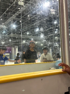 21% Off Ice Skating at SM MOA, Megamall: Enjoy a 2-Hours Ice Skating Pass including Shoes & Helmet