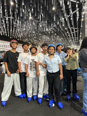 21% Off Ice Skating at SM MOA, Megamall: Enjoy a 2-Hours Ice Skating Pass including Shoes & Helmet