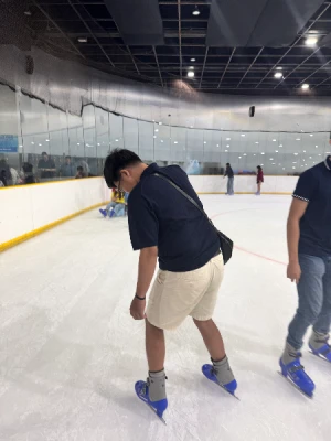 21% Off Ice Skating at SM MOA, Megamall: Enjoy a 2-Hours Ice Skating Pass including Shoes & Helmet