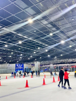 21% Off Ice Skating at SM MOA, Megamall: Enjoy a 2-Hours Ice Skating Pass including Shoes & Helmet