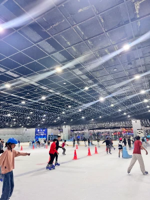 21% Off Ice Skating at SM MOA, Megamall: Enjoy a 2-Hours Ice Skating Pass including Shoes & Helmet
