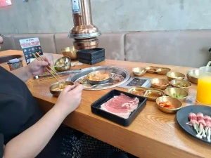 55%Off Mr. Korea: Unlimited Samgyupsal Grill, Serve Ups Endless Meats, Sides, Hotpot, Drinks and more at Two E-com MOA, Ayala North Exchange Makati for P399 instead of P899