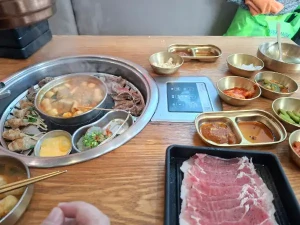 55%Off Mr. Korea: Unlimited Samgyupsal Grill, Serve Ups Endless Meats, Sides, Hotpot, Drinks and more at Two E-com MOA, Ayala North Exchange Makati for P399 instead of P899