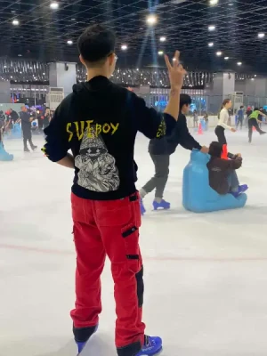 21% Off Ice Skating at SM MOA, Megamall: Enjoy a 2-Hours Ice Skating Pass including Shoes & Helmet