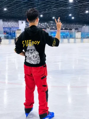 21% Off Ice Skating at SM MOA, Megamall: Enjoy a 2-Hours Ice Skating Pass including Shoes & Helmet