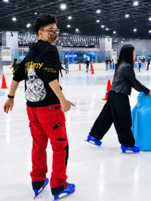 21% Off Ice Skating at SM MOA, Megamall: Enjoy a 2-Hours Ice Skating Pass including Shoes & Helmet
