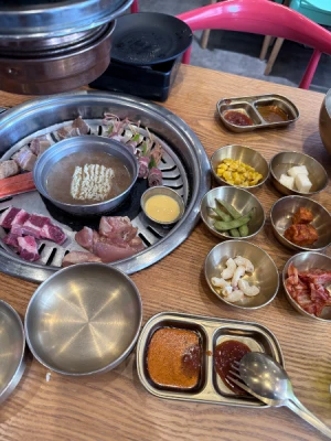55%Off Mr. Korea: Unlimited Samgyupsal Grill, Serve Ups Endless Meats, Sides, Hotpot, Drinks and more at Two E-com MOA, Ayala North Exchange Makati for P399 instead of P899