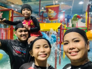 44%Off Wetpark Adventure Lagoon at Venice Grand Kanal Mall in McKinley Hill for 1 Child and 1 Adult
