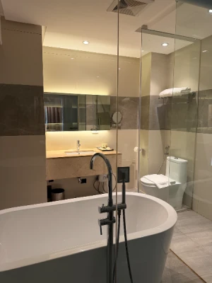 30%Off King-Room for 2 Adults and 2 Kids at VS Hotel at Victoria at Victoria Sports Tower with Water Spa, Breakfast, Gym starting at P2480